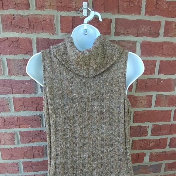LAST 1 Altar'd State sleeveless turtleneck sweater - Picture 4 of 4